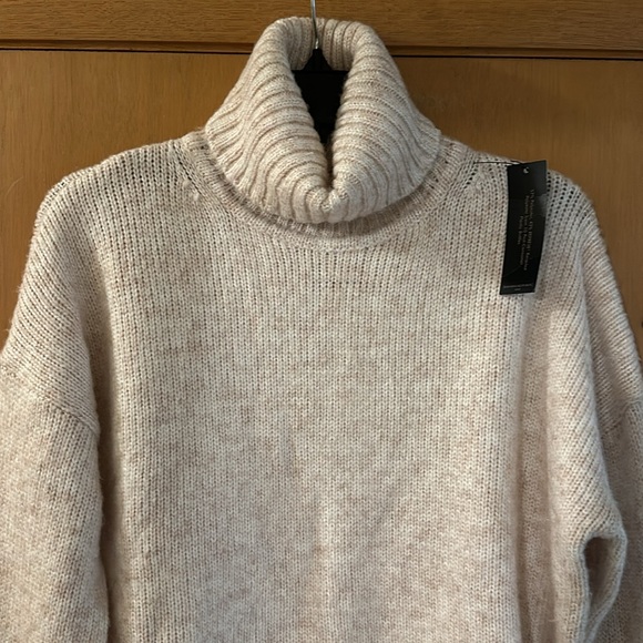 Banana Republic Factory Women’s Oversized Turtleneck Sweater New Tan Medium - Picture 3 of 14